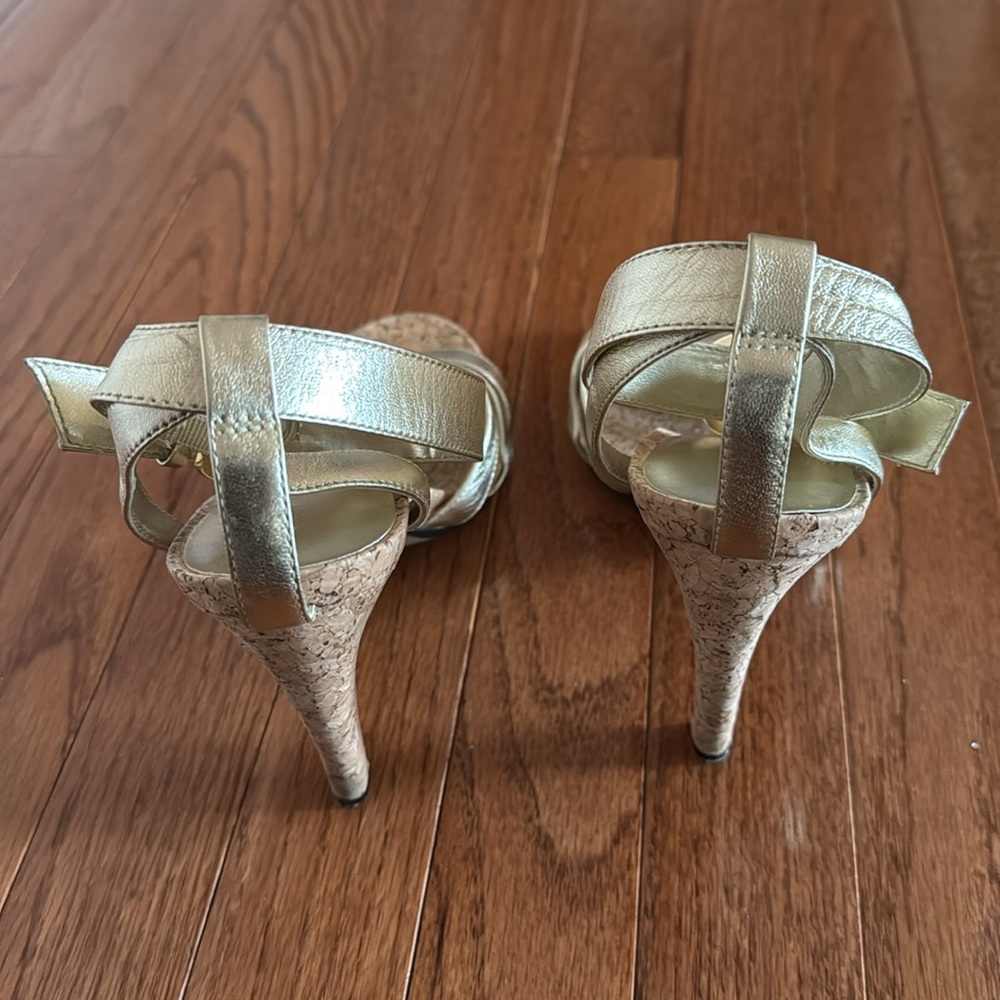 🎉Nine West: Gold Strappy Women's Sandals(Size 9)🎉 - Picture 3 of 5
